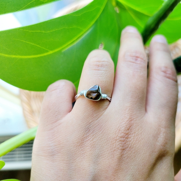 Dainty Handmade Brown Stone Wire Ring, size 5.5 - Picture 3 of 5